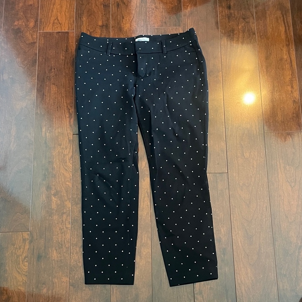 Old Navy Black Ankle Cropped Pants Sleek Design
